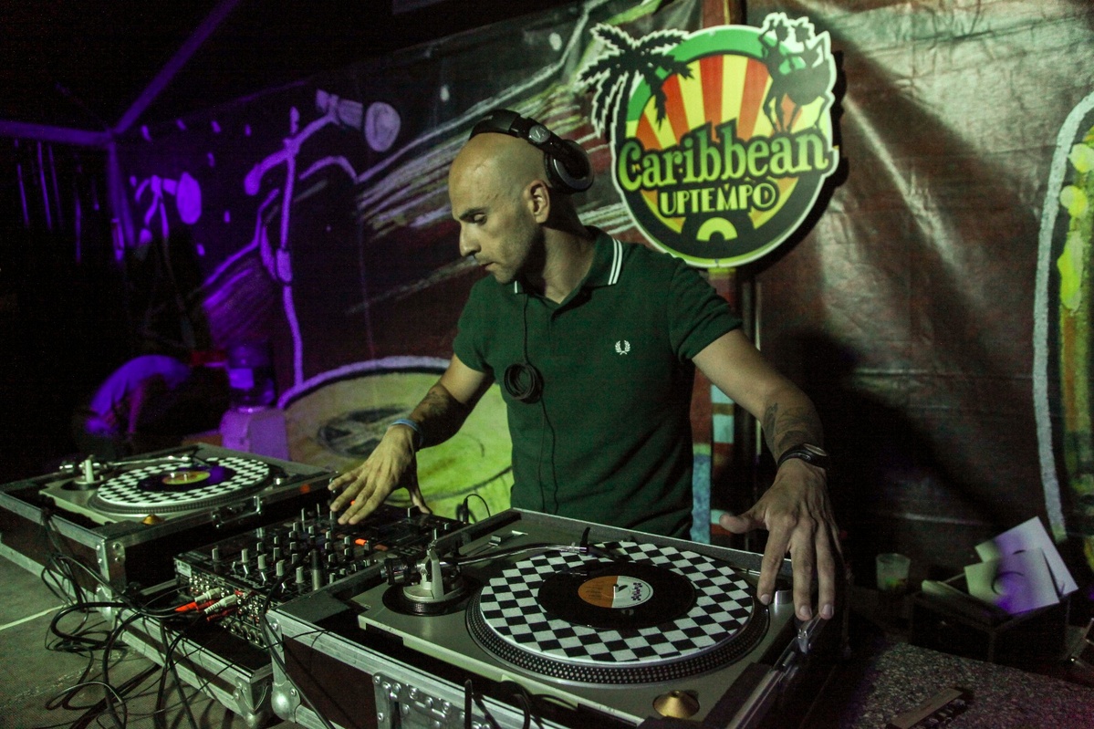 DJ Charlie Mondadientes