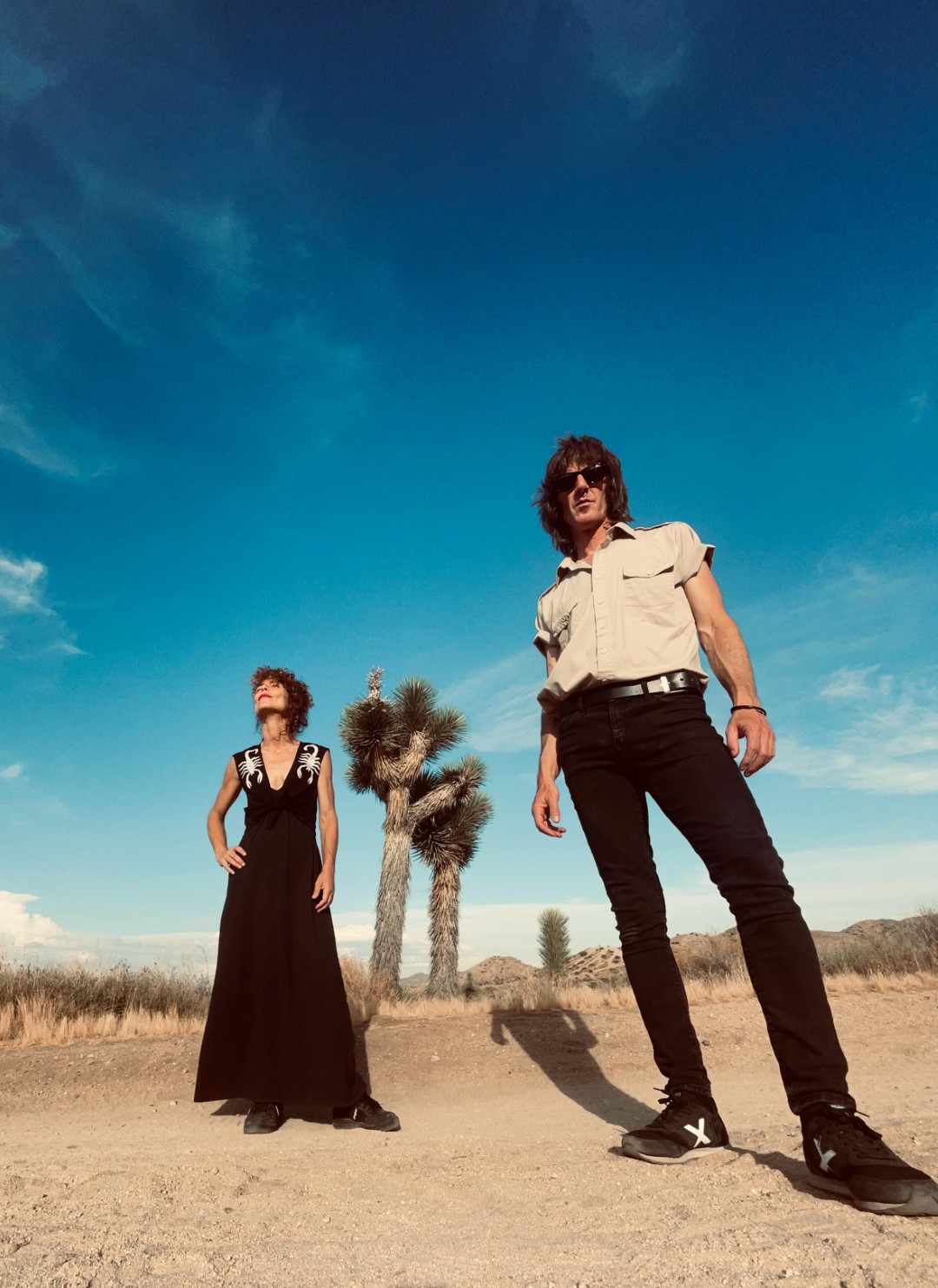 Niña Coyote eta Chico Tornado + Gailu