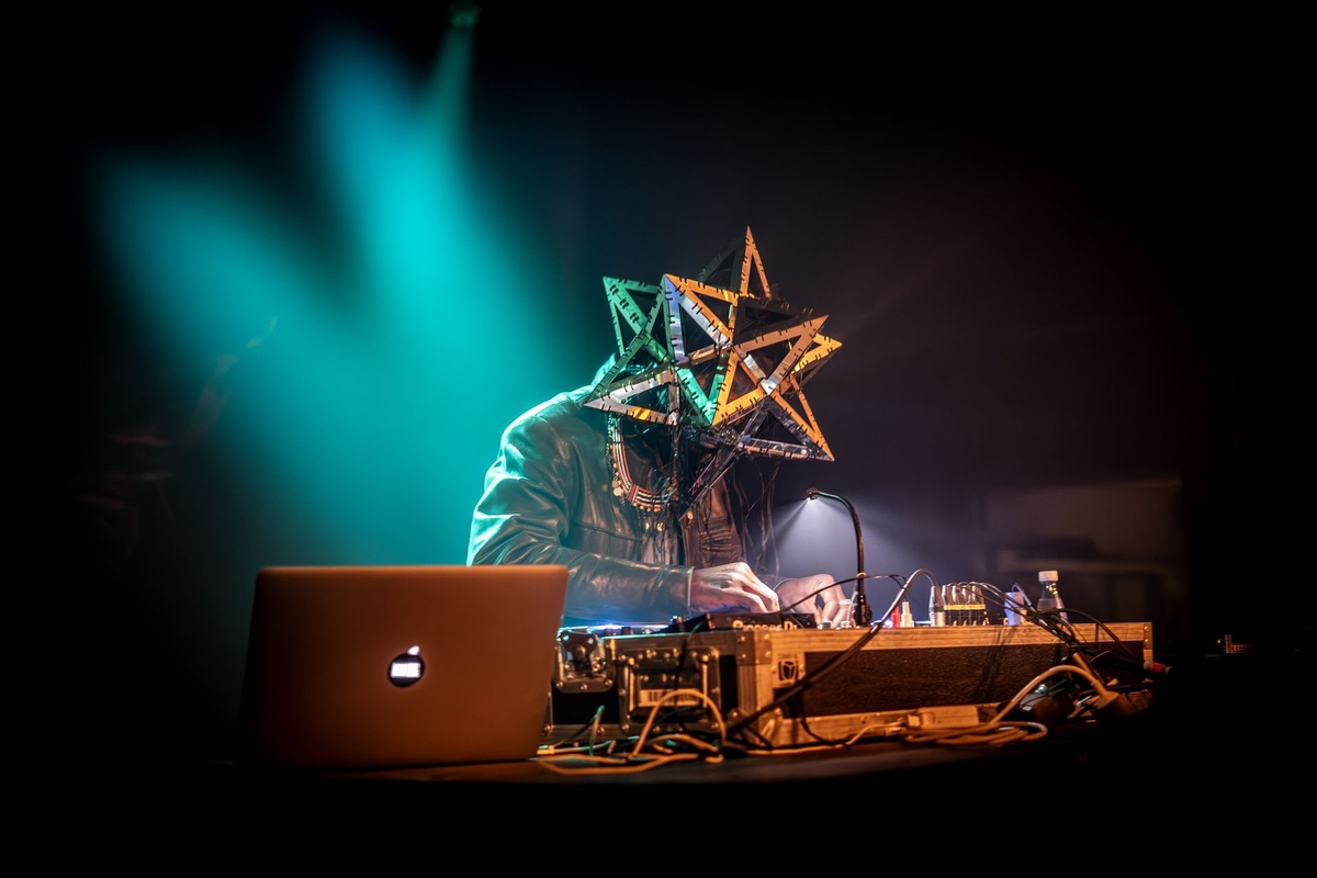 Faizal Mostrixx + Ines